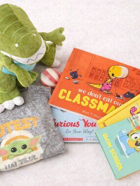 Kids Bundle 5T Star Wars Shirt Dinosaur Plush + 4 Books Curious George Bluey